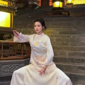 Refining The Spirit, Entering The Dao Through Tai Chi (Teacher YuanZhi)